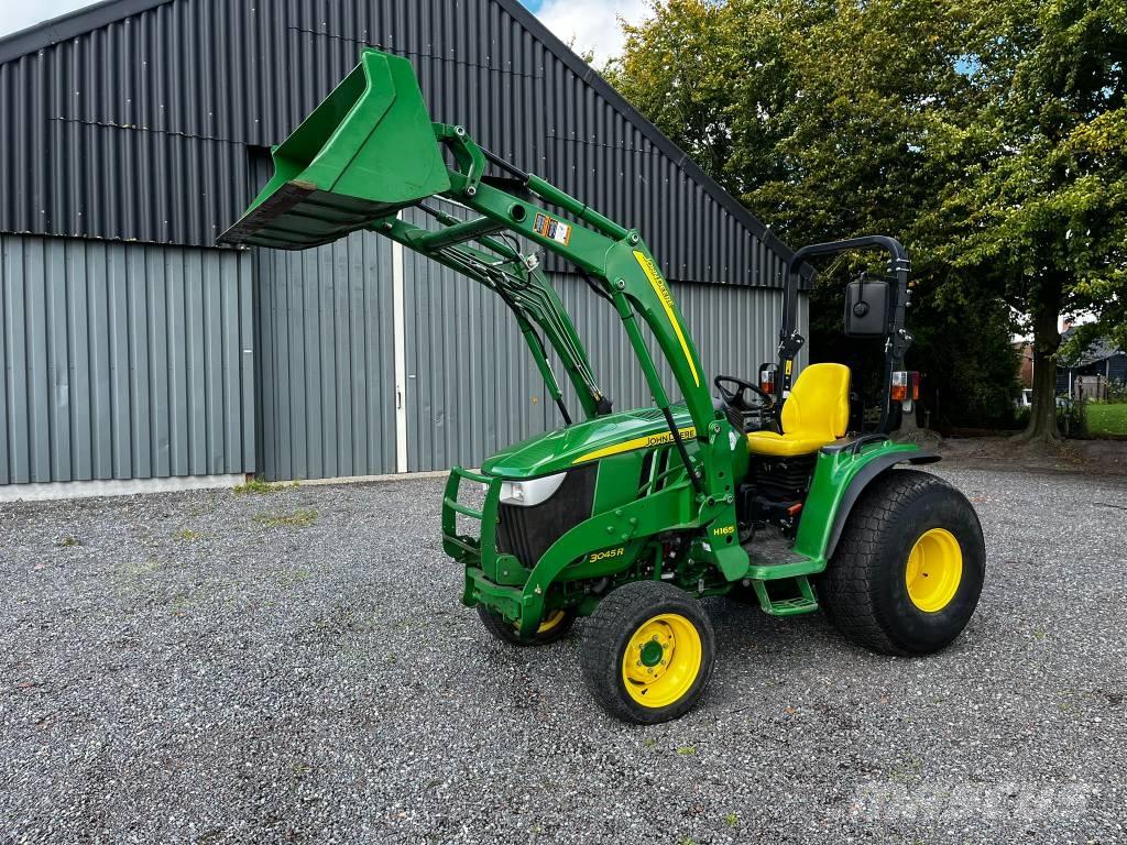 John Deere 3045 R الجرارات