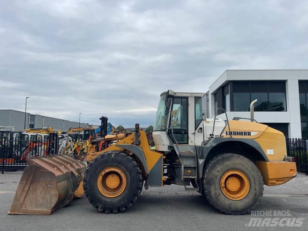 Liebherr L544 لوادر بعجل