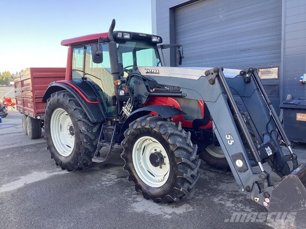Valtra N141 الجرارات