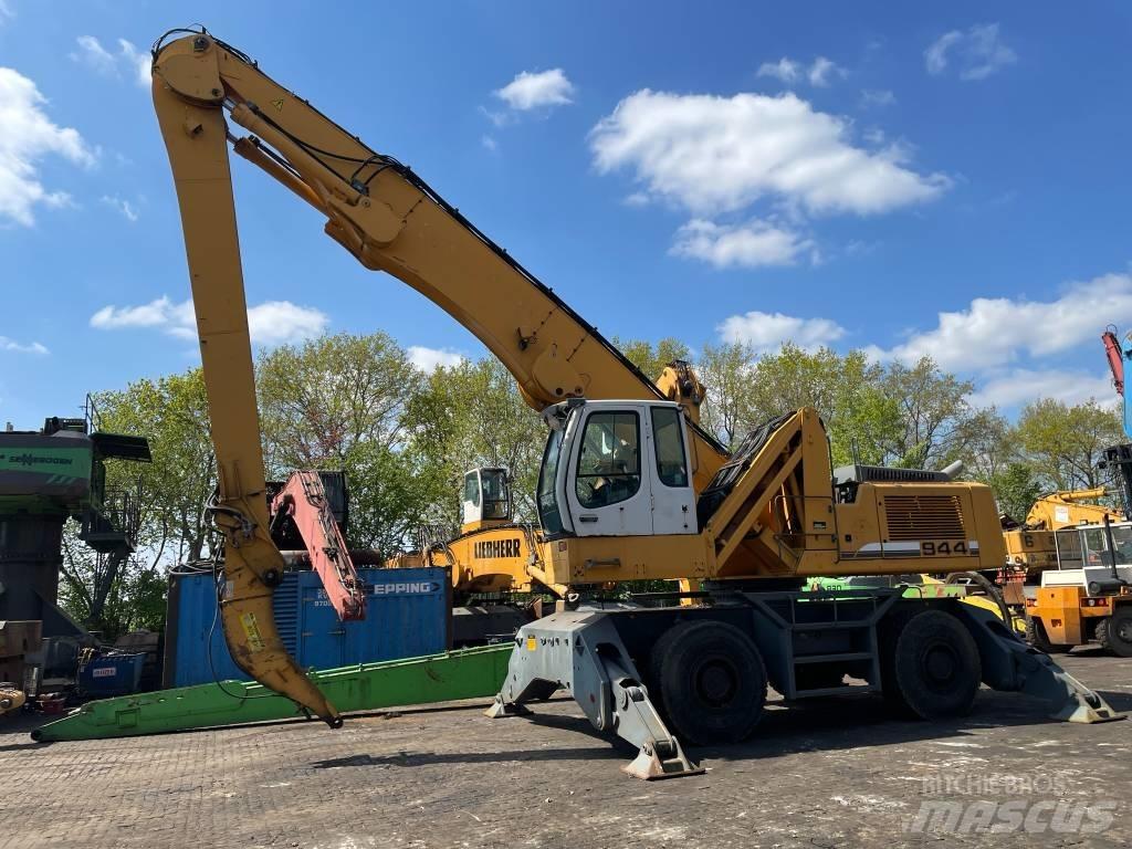 Liebherr 944 C HD مناولات المخلفات / مناولات صناعية