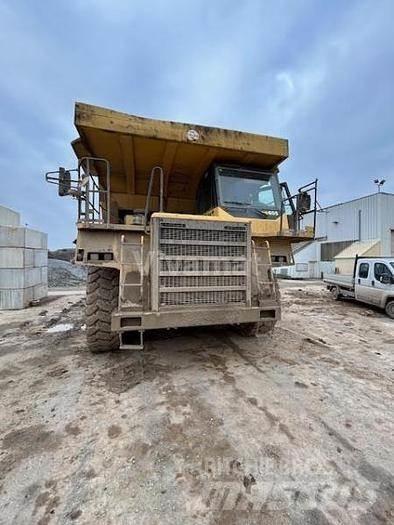 Komatsu HD605-7 عربات نقل قلابة للمواقع