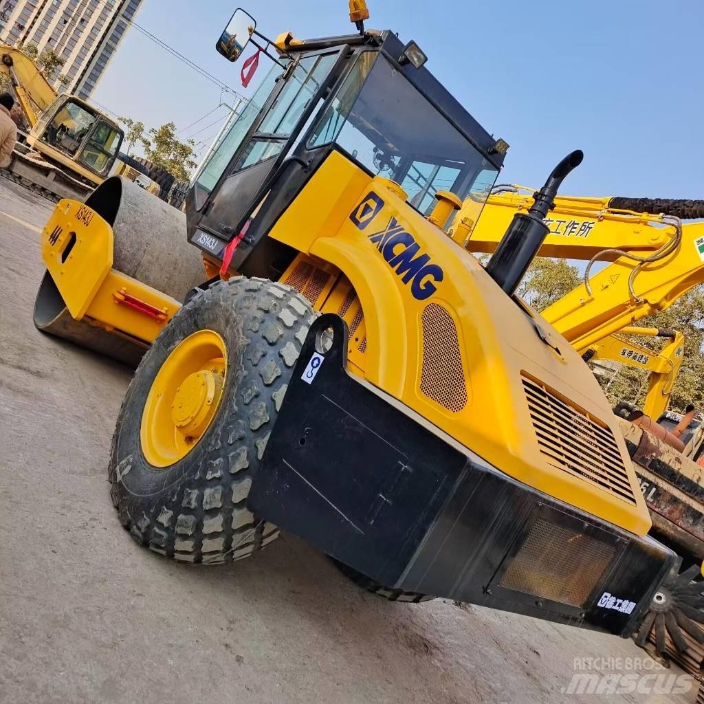 XCMG XS 142 J مداحل أحادية الأسطوانة