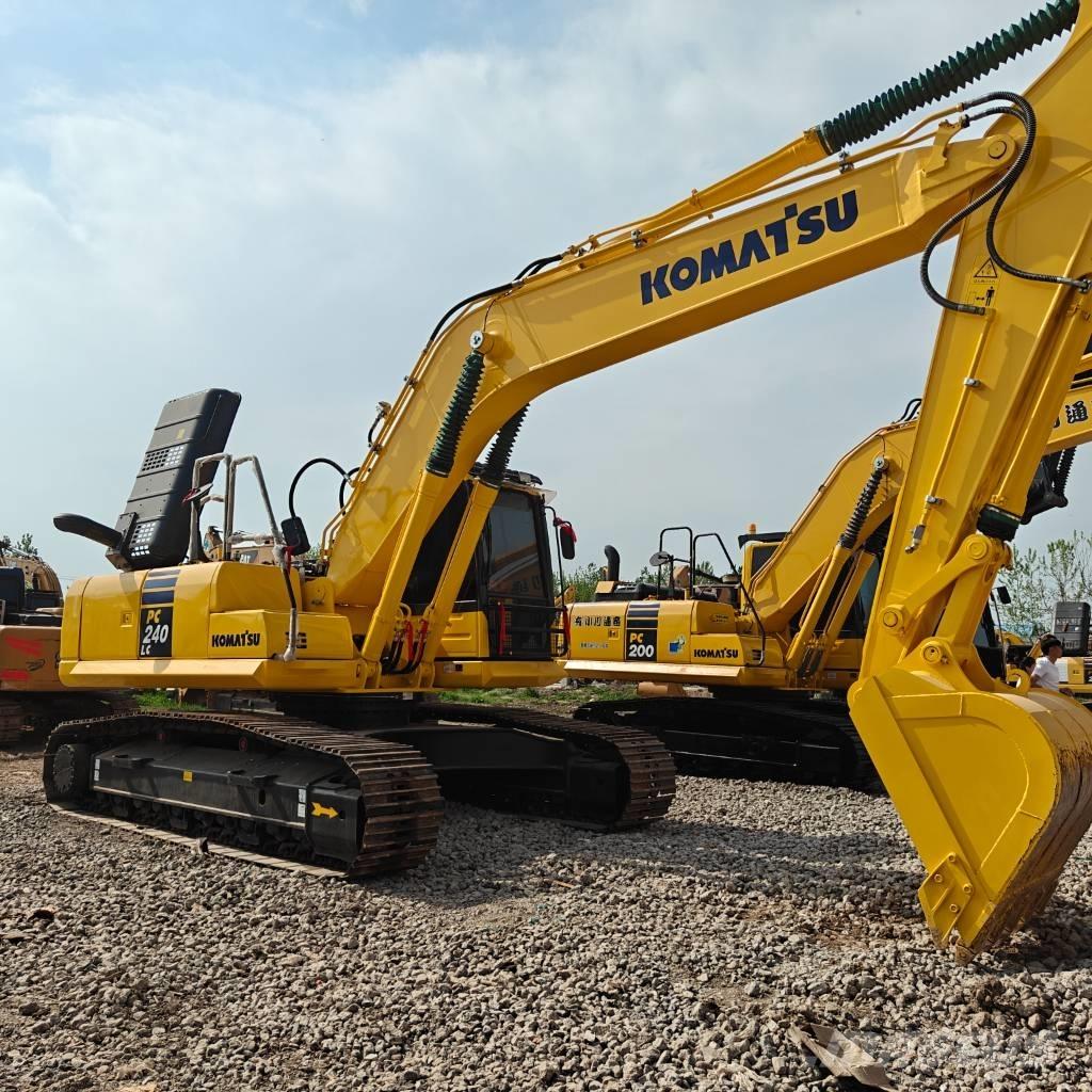 Komatsu 240LC-8 حفارات زحافة