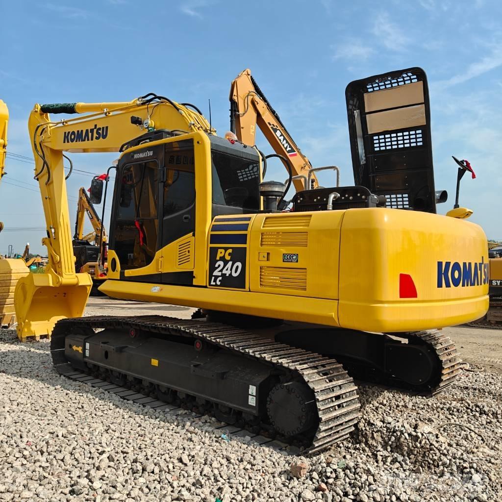 Komatsu 240LC-8 حفارات زحافة