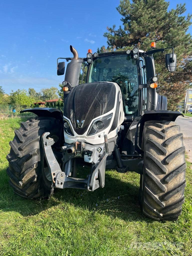Valtra T234 Versu الجرارات