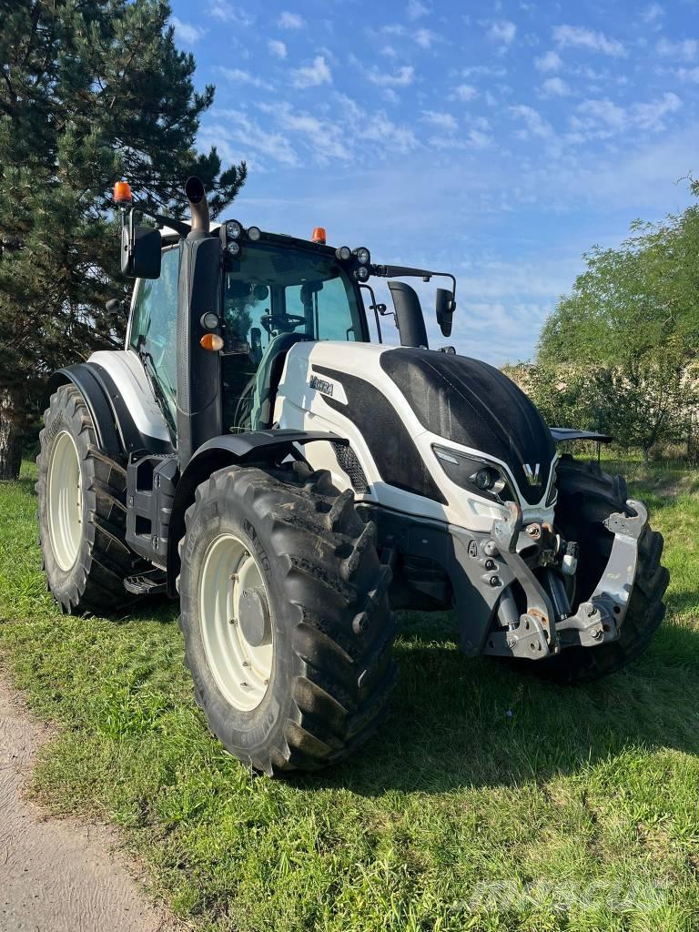 Valtra T234 Versu الجرارات