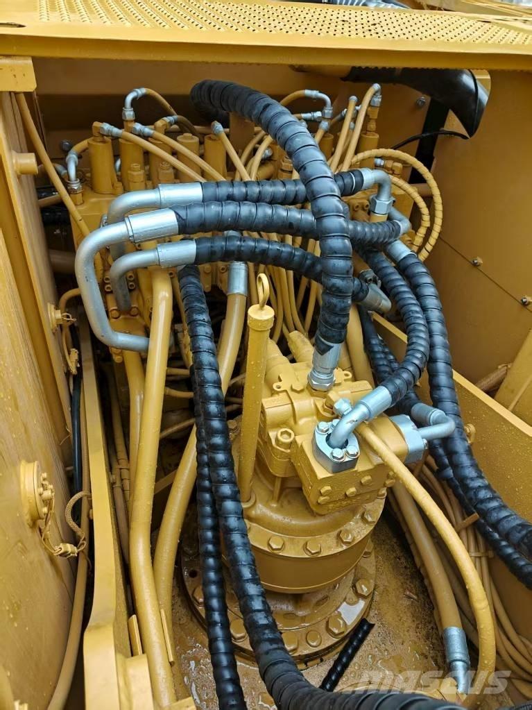 CAT 320C حفارات زحافة