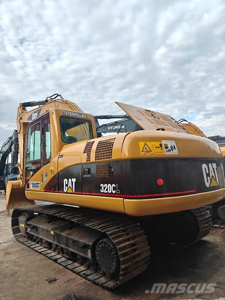 CAT 320C حفارات زحافة