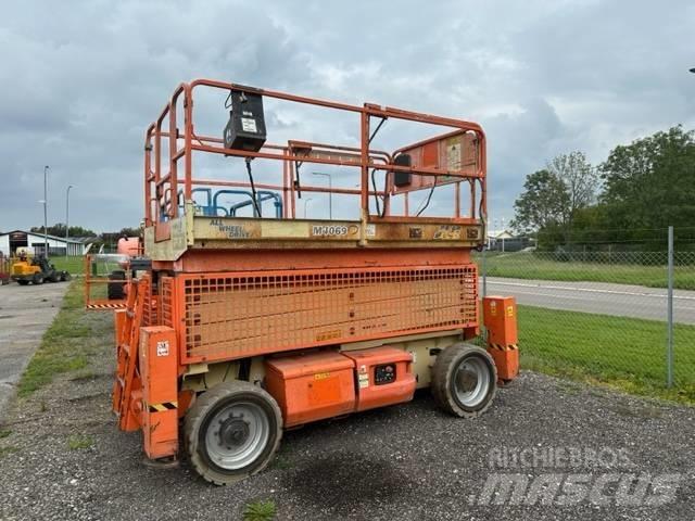 JLG M4069 رافعات مقصية الشكل