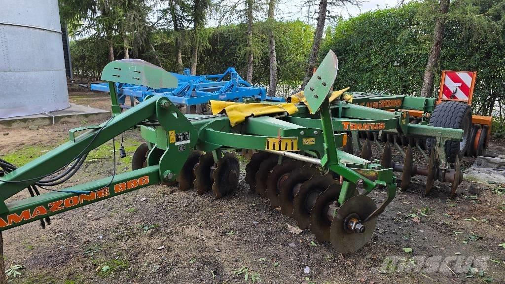 Amazone Taurus 3000 زحافات ساحقة