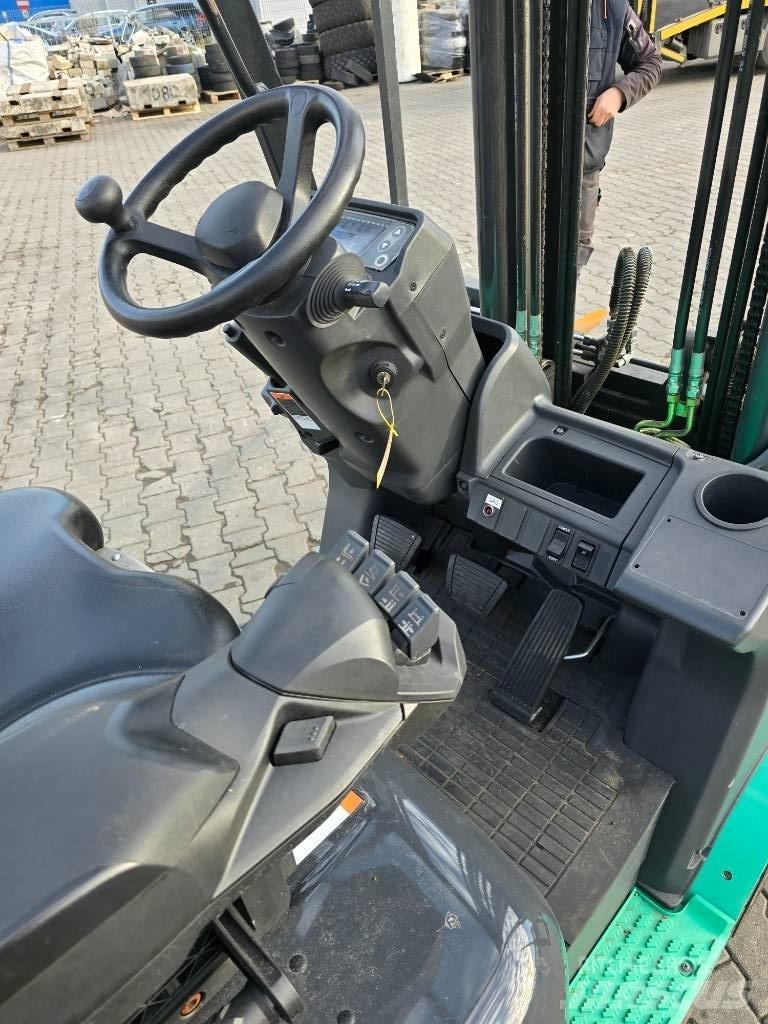 Mitsubishi FG 15 NT شاحنات LPG