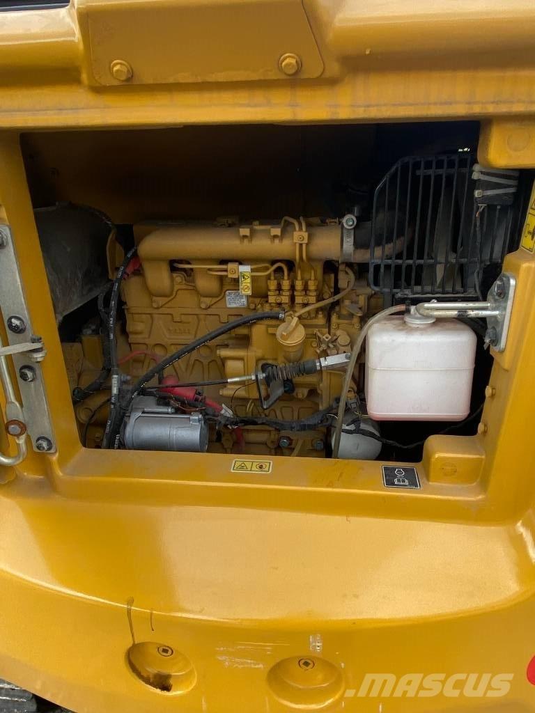 CAT 306 حفارات زحافة