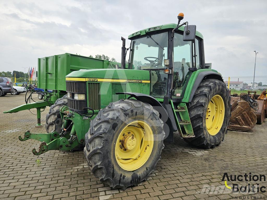 John Deere 6810 الجرارات