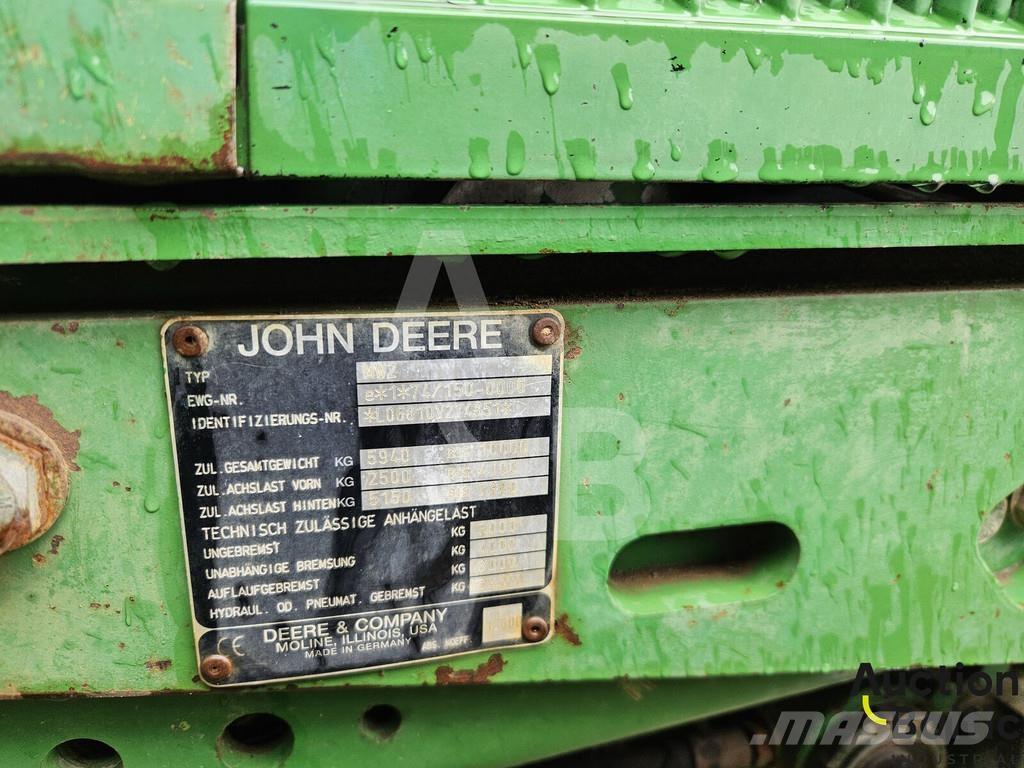 John Deere 6810 الجرارات