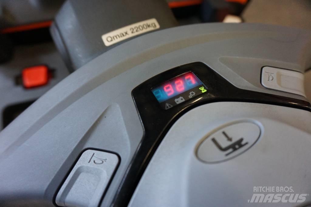 Toyota LPE220 معدات الرفع منخفض المستوى