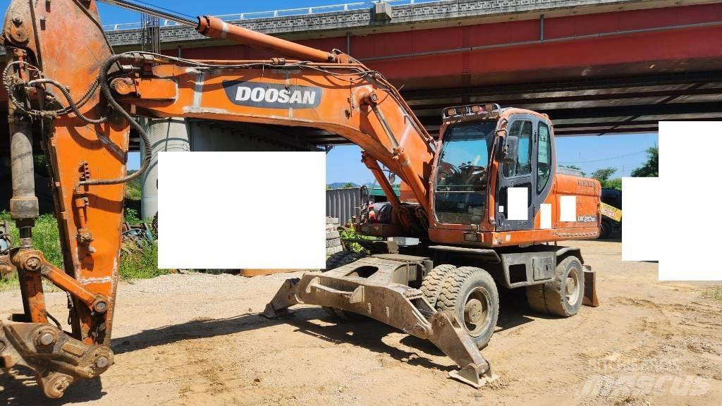 Doosan DX210WA حفارات بعجل