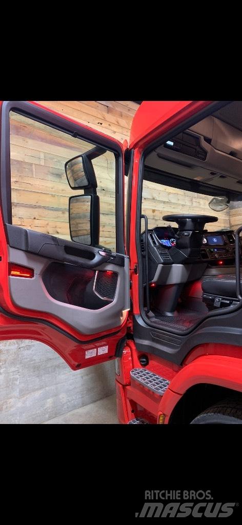 Scania P 280 شاحنات ذات هيكل صندوقي