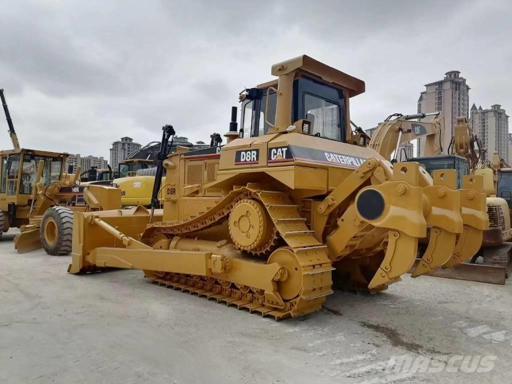 CAT D 8 R بلدوزرات مجنزرة