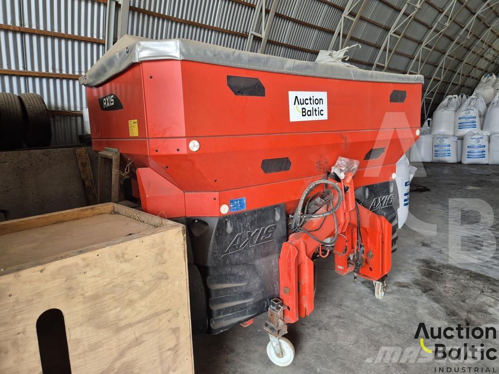 Kuhn AXIS 50.2 معدات فرد المواد المعدنية