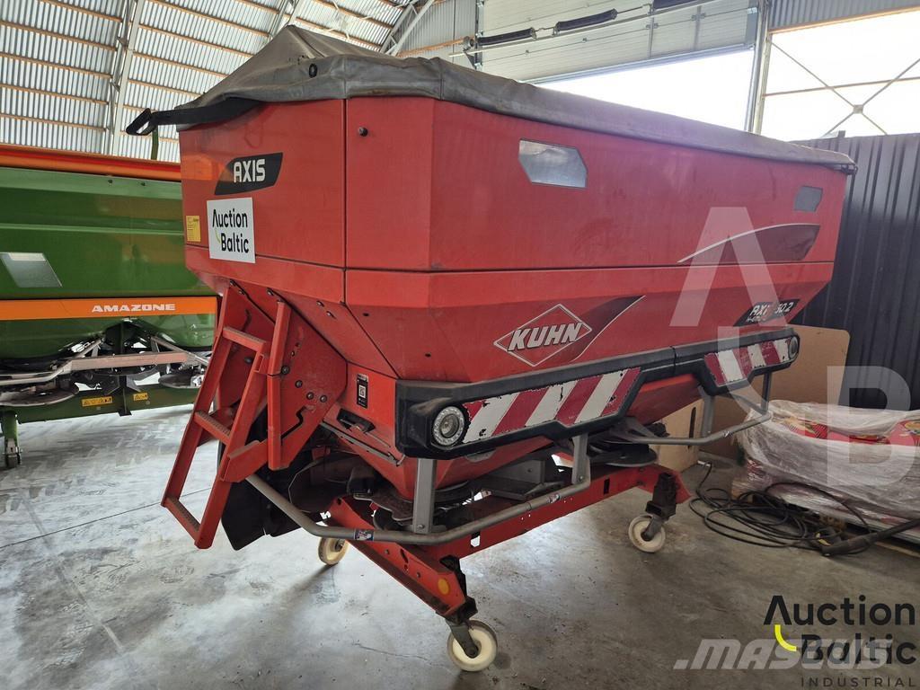 Kuhn AXIS 50.2 معدات فرد المواد المعدنية