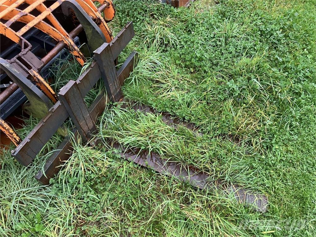 Paus RL 655 لوادر بعجل