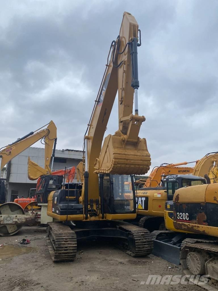 CAT 326 D حفارات زحافة