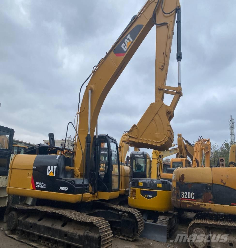 CAT 326 D حفارات زحافة
