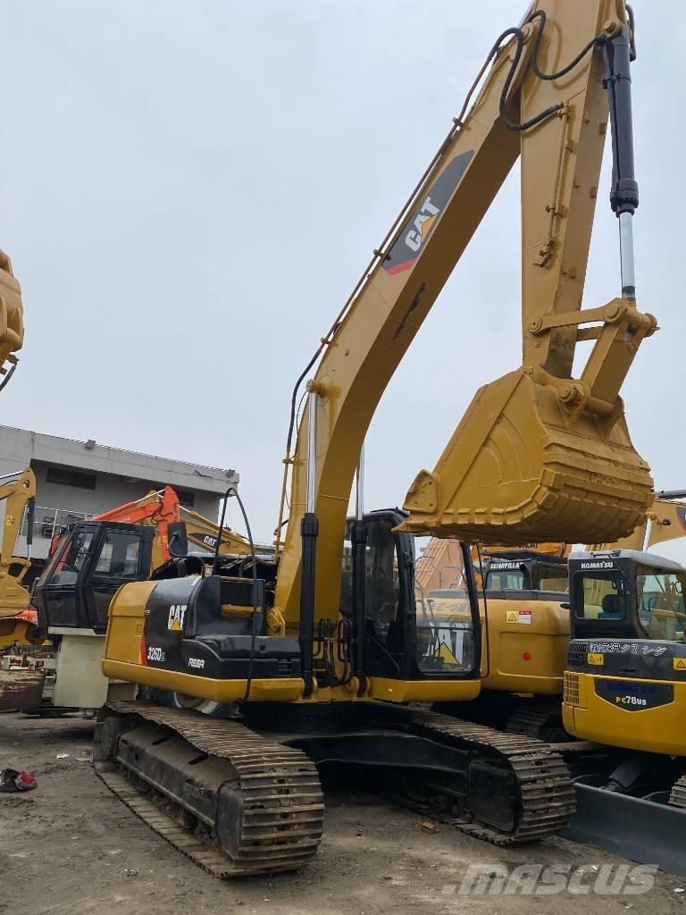 CAT 326 D حفارات زحافة
