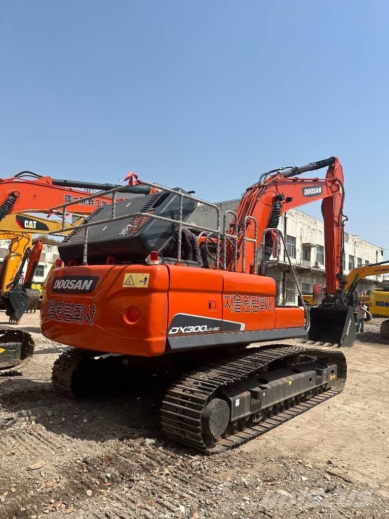Doosan DX 300 حفارات وسط 7 طن - 12 طن