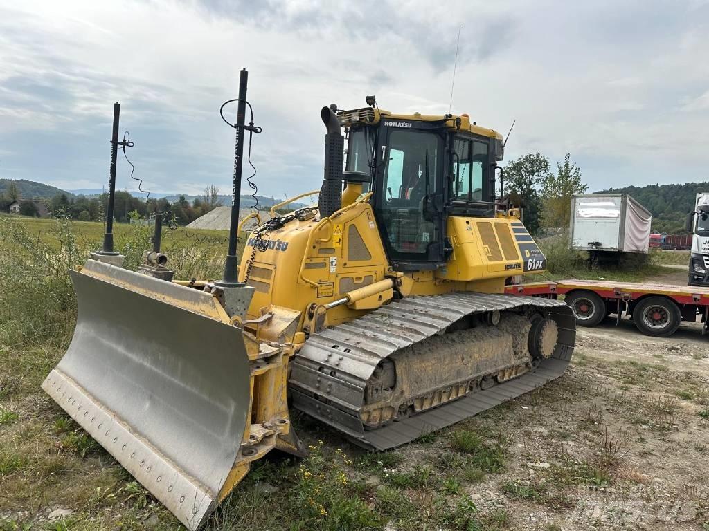 Komatsu D 61 PX24 بلدوزرات مجنزرة