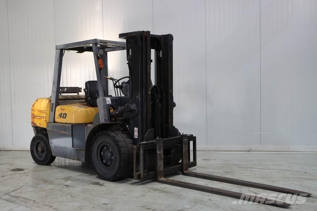 TCM FD40T2 شاحنات الديزل