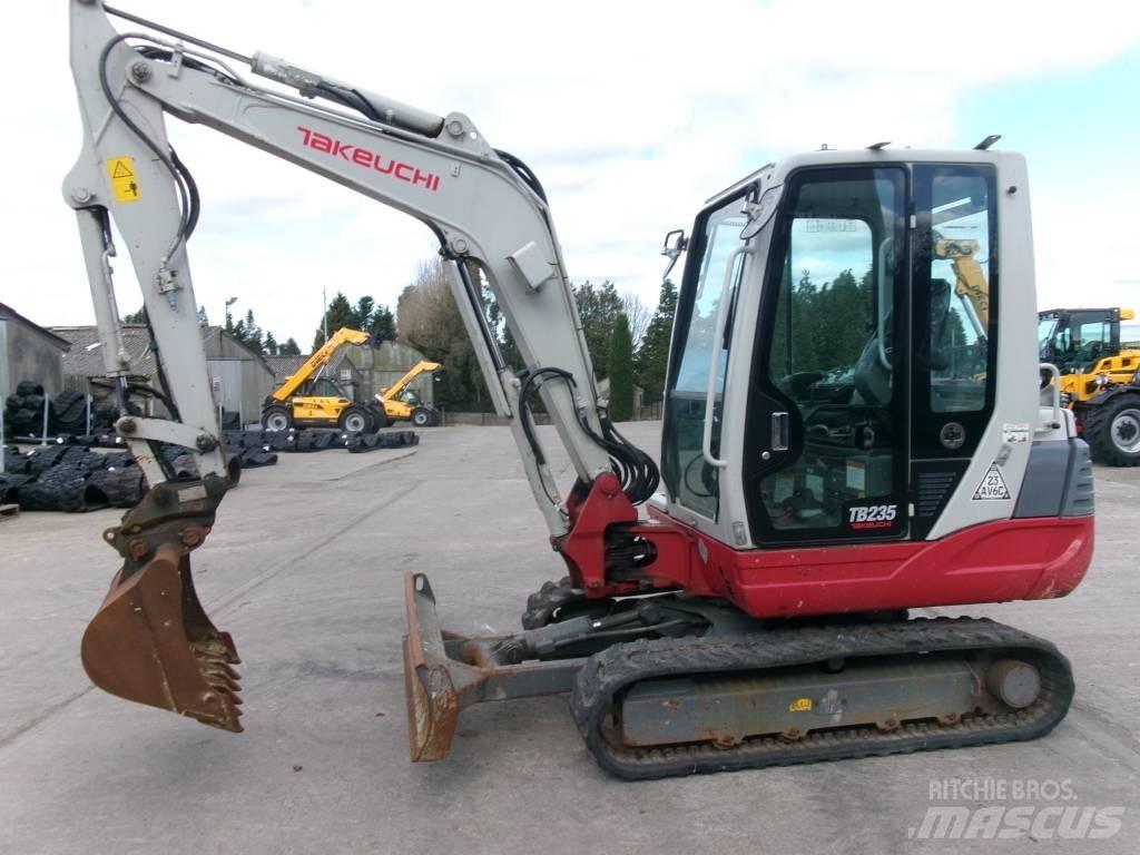 Takeuchi TB 235 حفارات صغيرة أقل من 7 طن (حفارات صغيرة)