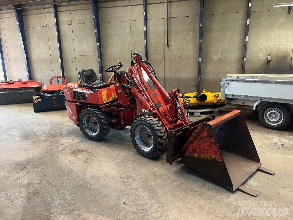 Weidemann 1030 لوادر صغيرة