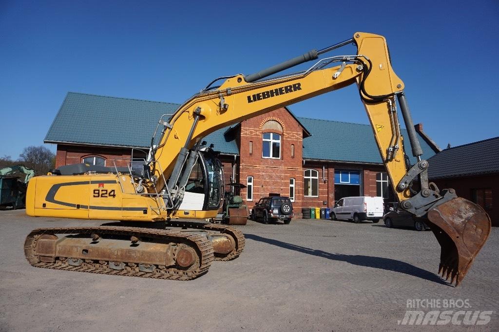 Liebherr R 924 LC حفارات زحافة