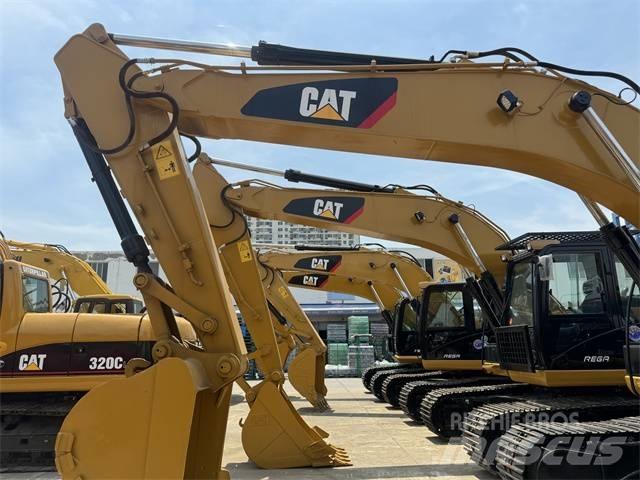 CAT 323 D L حفارات زحافة