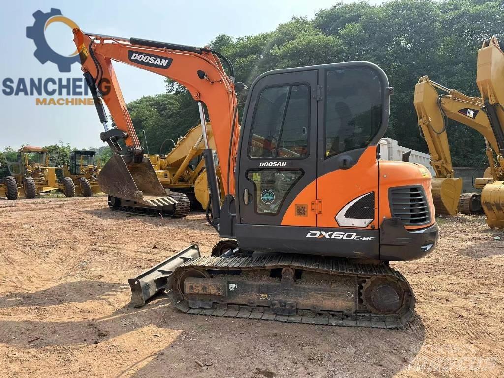 Doosan DX 60 حفارات صغيرة أقل من 7 طن (حفارات صغيرة)