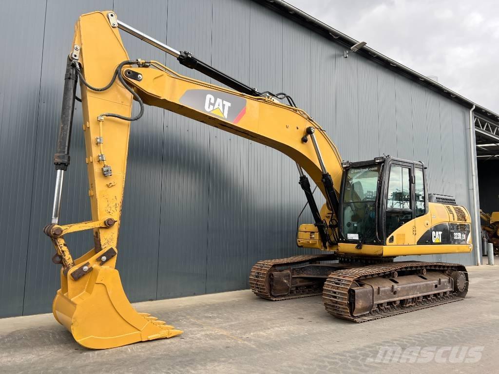 CAT 323D LN حفارات زحافة