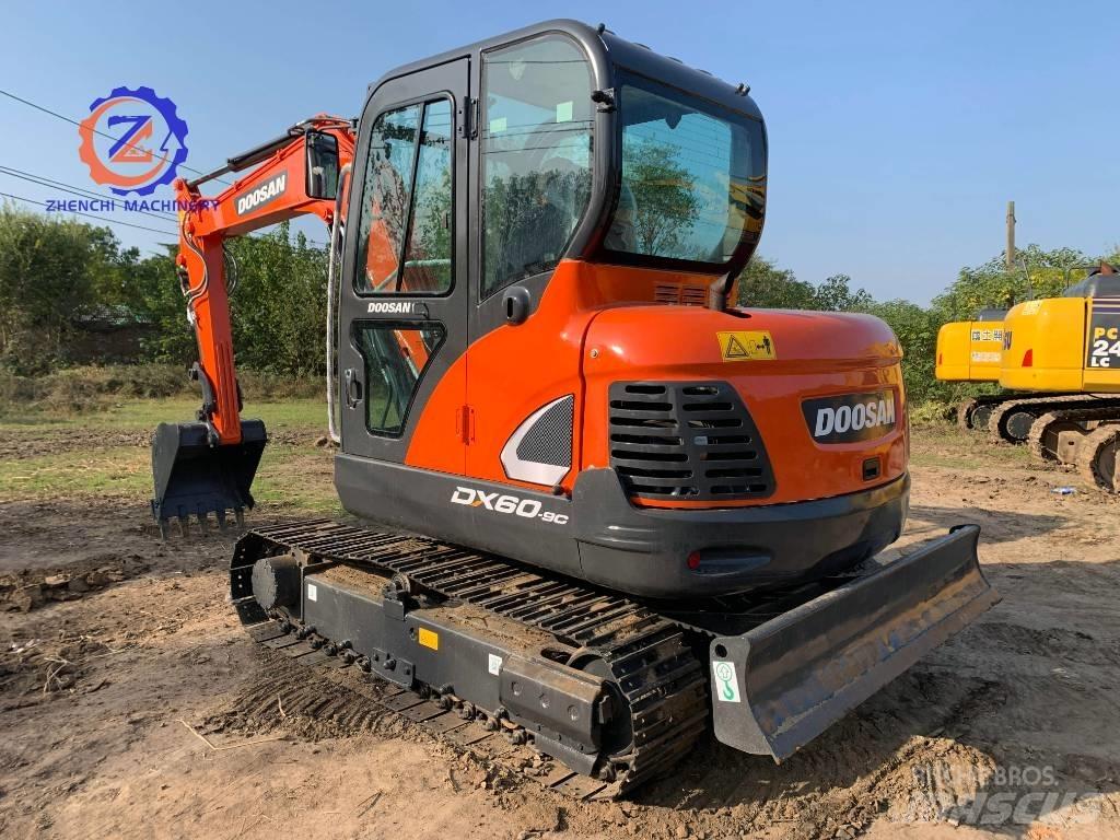 Doosan DX 60 حفارات صغيرة أقل من 7 طن (حفارات صغيرة)