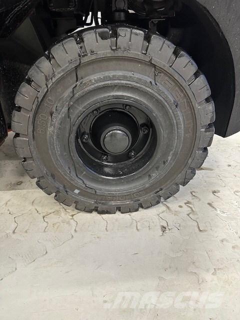 Toyota 52-8 FDF 30 شاحنات الديزل