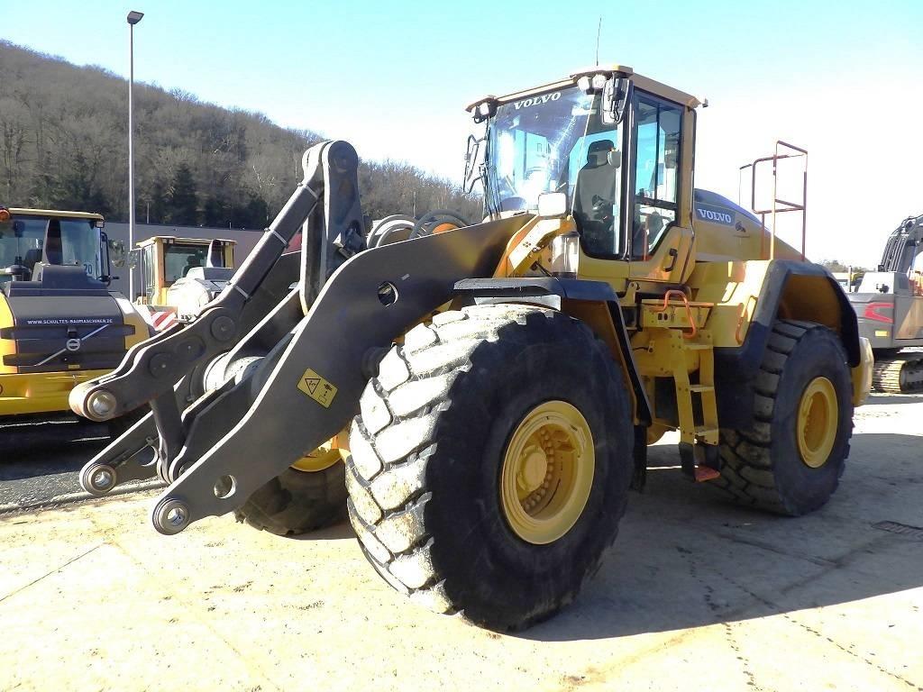 Volvo L 220 H لوادر بعجل