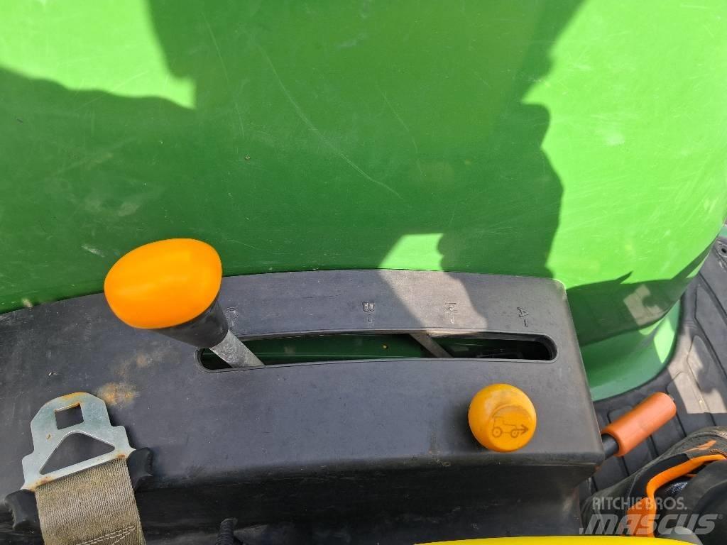 John Deere 4520 الجرارات
