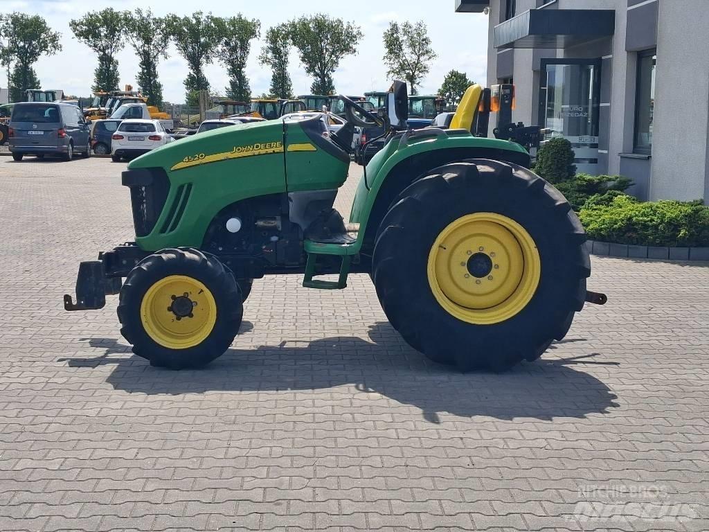 John Deere 4520 الجرارات
