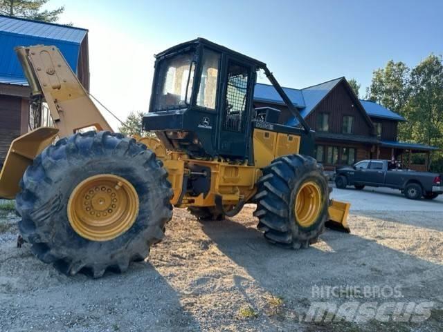 John Deere 540 G III ساحبات الأشجار