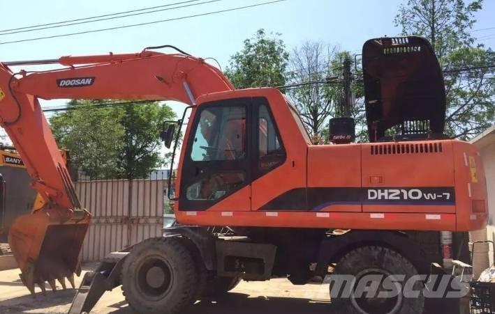 Doosan DH210W حفارات بعجل