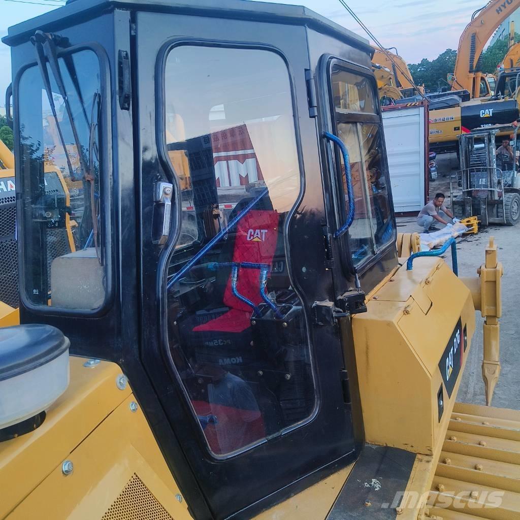 CAT D 7 R بلدوزرات مجنزرة