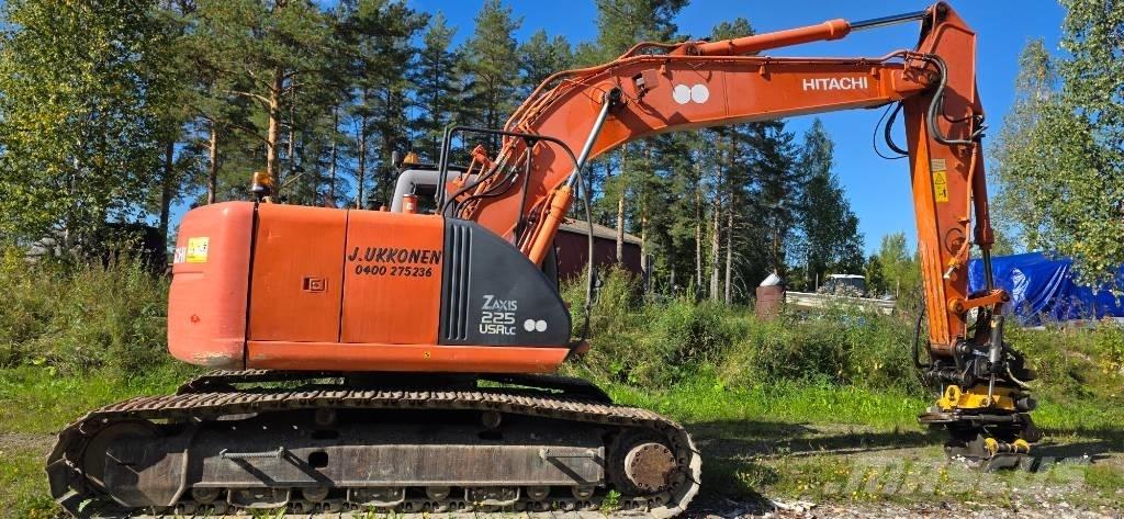 Hitachi ZX 225 USR حفارات زحافة
