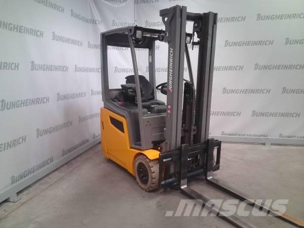 Jungheinrich EFG 215 شاحنات ذات رافعات شوكية تعمل بالكهرباء