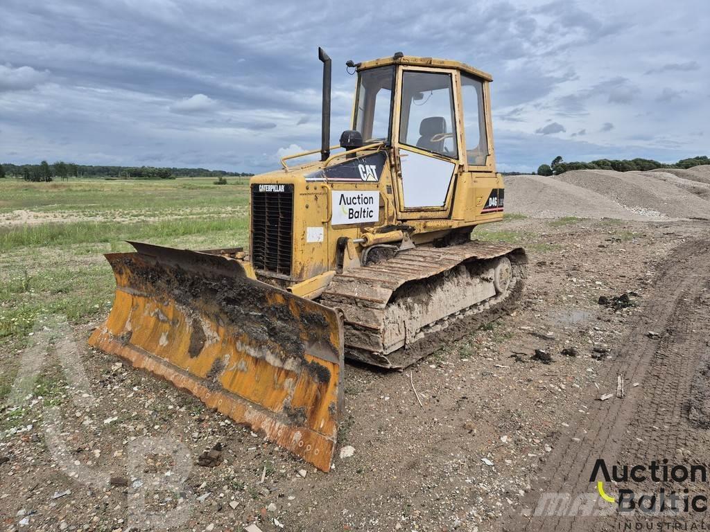CAT D 4 G بلدوزرات مجنزرة