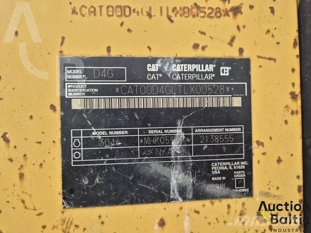 CAT D 4 G بلدوزرات مجنزرة