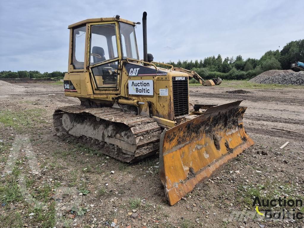 CAT D 4 G بلدوزرات مجنزرة